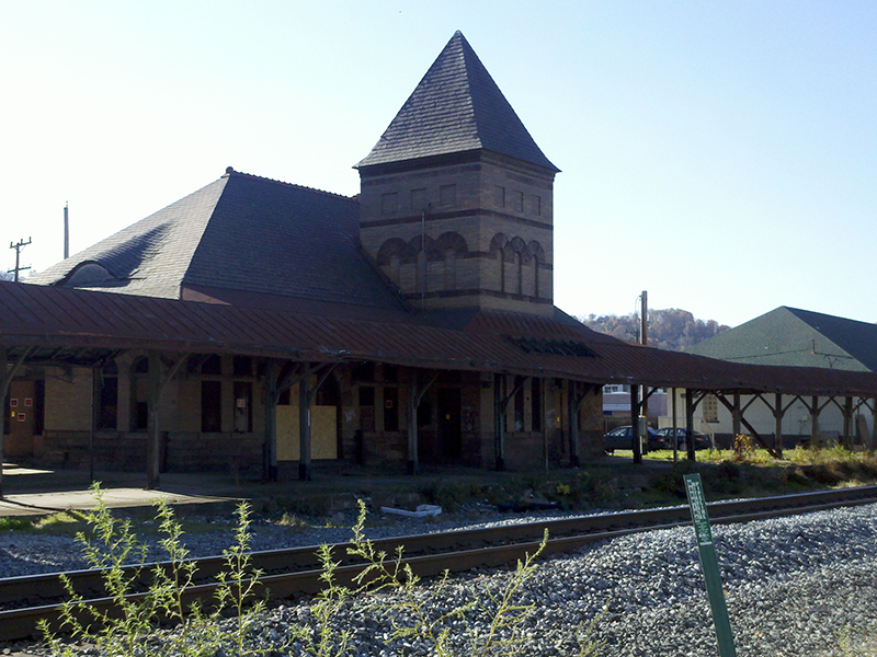 Coraopolis-PLE-Railroad-Station-2-Copyright-Vincent-Troia-2007.jpg